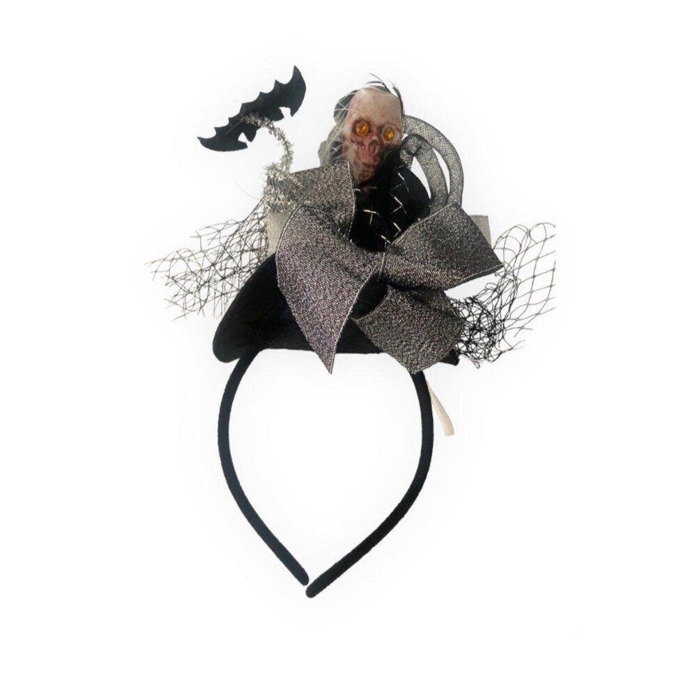 New
Women ‘s Skull Veil Headband Couture
Black and silver